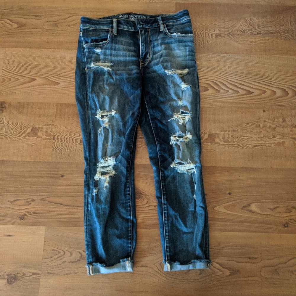 American Eagle distressed jegging crops